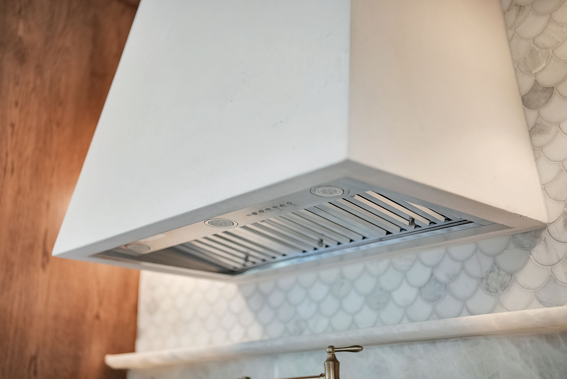 Modern stainless steel kitchen range hood under cabinet